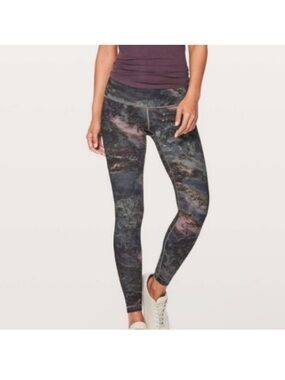 Lululemon Wunder Under Hi-
Rise Tight Legging Limited
Edition Radiant Galaxy